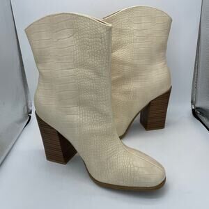 Journee Collection Womens Western Boots Size 7.5 Cowboy Ivory Ankle Boots New